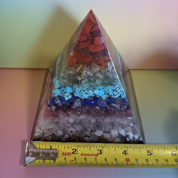 Natural Crystal Stones Resin Pyramid - Picture 5 of 11